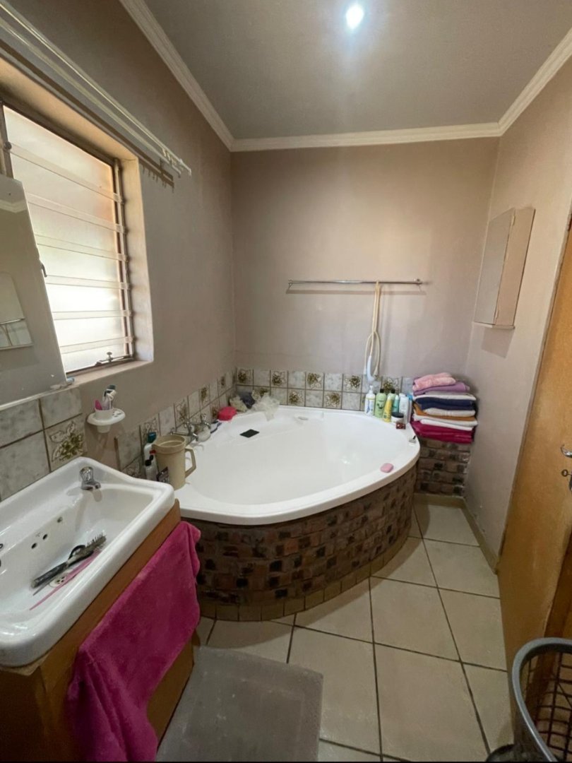 4 Bedroom Property for Sale in Olive Hill Free State